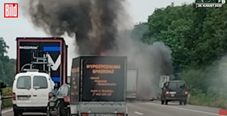 Eksplozija na auto-putu: Sudar pet kamiona (VIDEO)