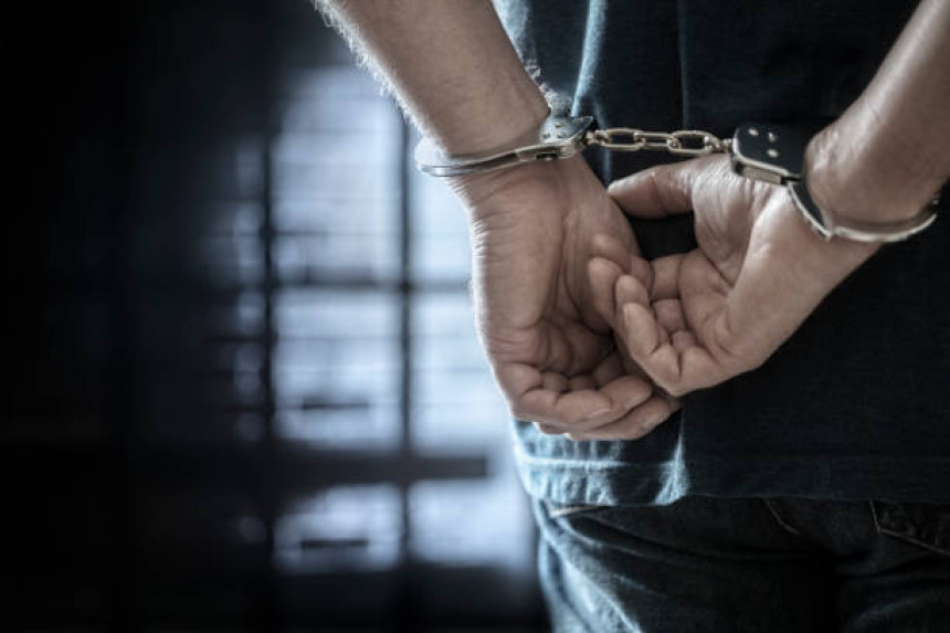 Ухапшена четири полицајца због напада у Осмацима