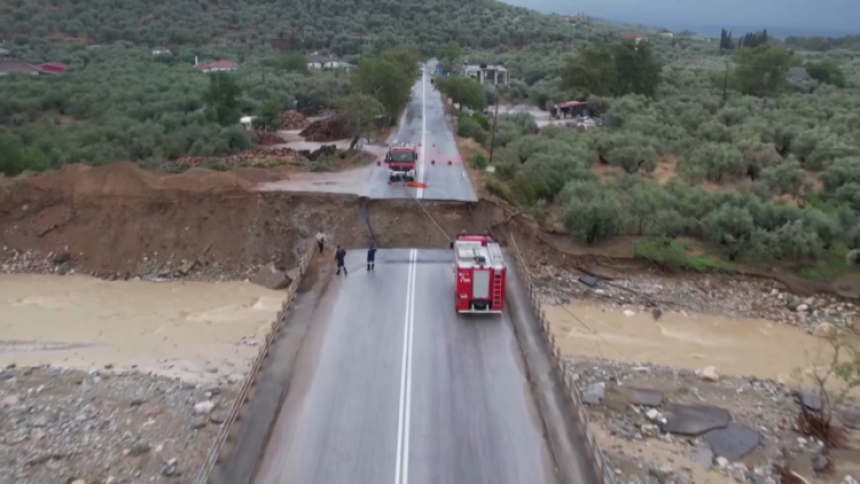 Снимци показују размјере катастрофе у Грчкој (ВИДЕО)