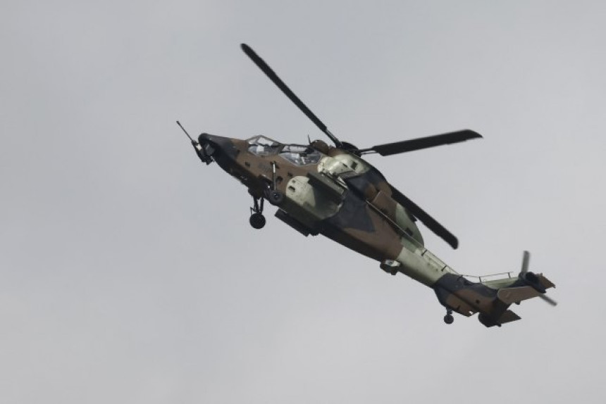 Хеликоптер се срушио у Дубаију, потрага за посадом