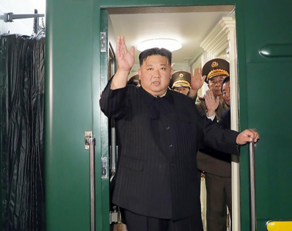 Ким Џонг Ун у оклопном возу стигао у Русију