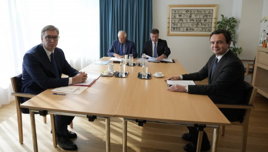 Počeo zajednički sastanak, Vučić i Kurti za istim stolom
