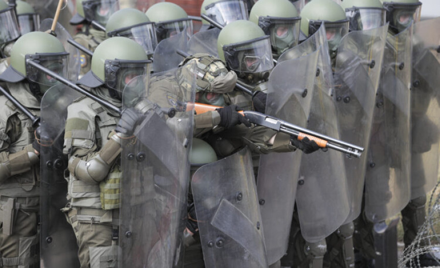 Vojnici EUFOR-a u BiH izveli vježbu razbijanja protesta