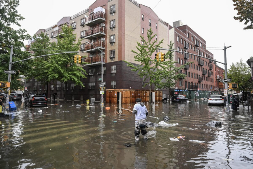Njujork pod vodom: Proglašeno vanredno stanje