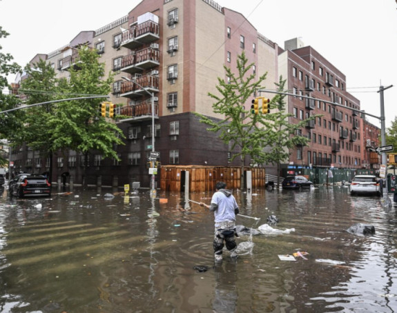 Њујорк под водом: Проглашено ванредно стање