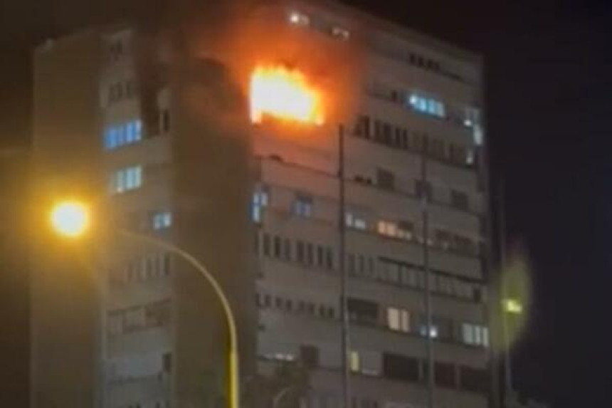 Kragujevac: Izbio požar u zgradi, u toku evakuacija