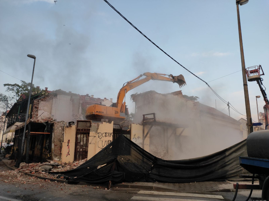 Бијељина: Срушена зграда "код Краља" (ВИДЕО)