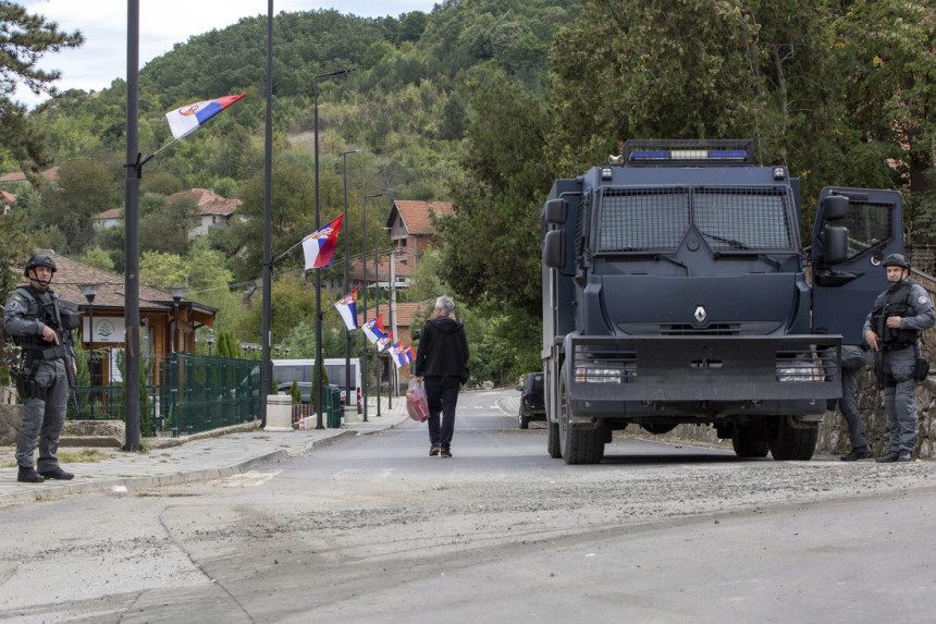 Након британских, стигли румунски војници на Косово