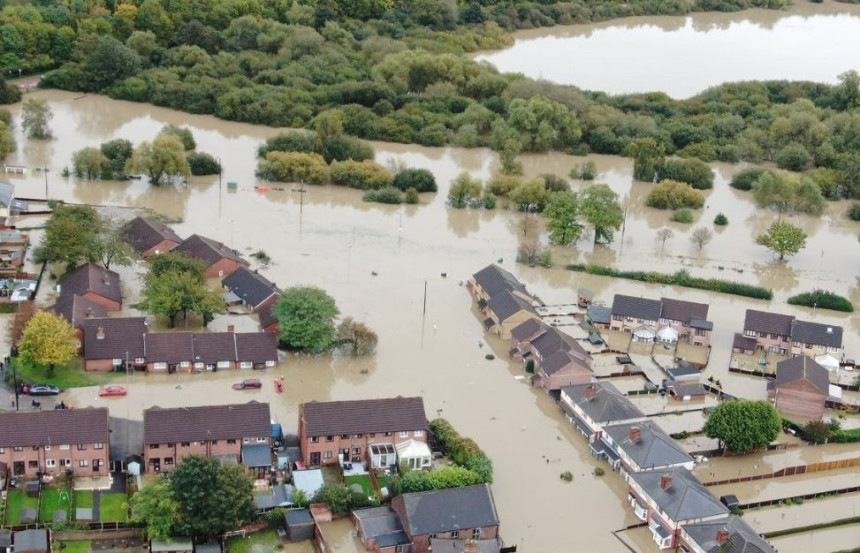 Застрашујућа олуја пустоши Европом, изазвала поплаве