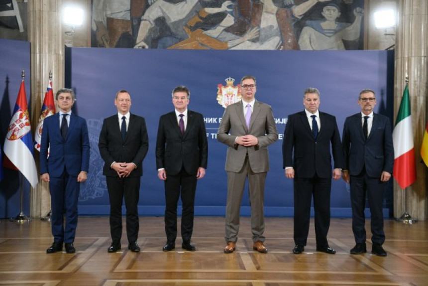 Vučić sa "velikom petorkom": "Težak sastanak"