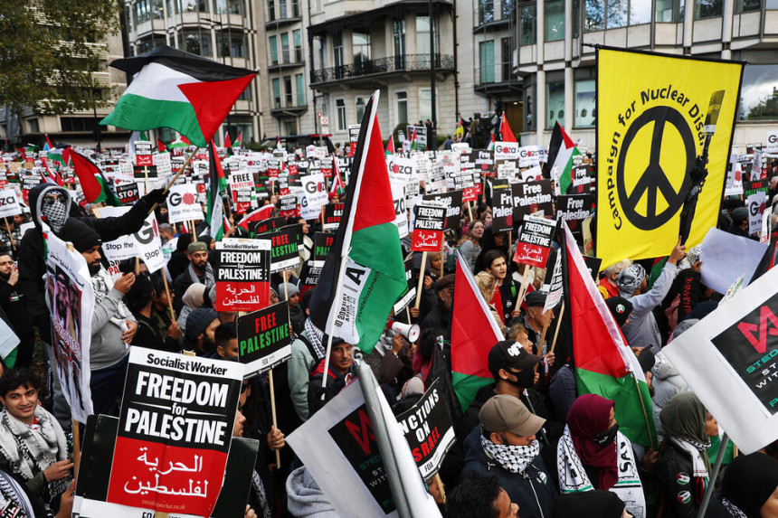 Лондон: 100.000 људи на улици као подршка Палестини