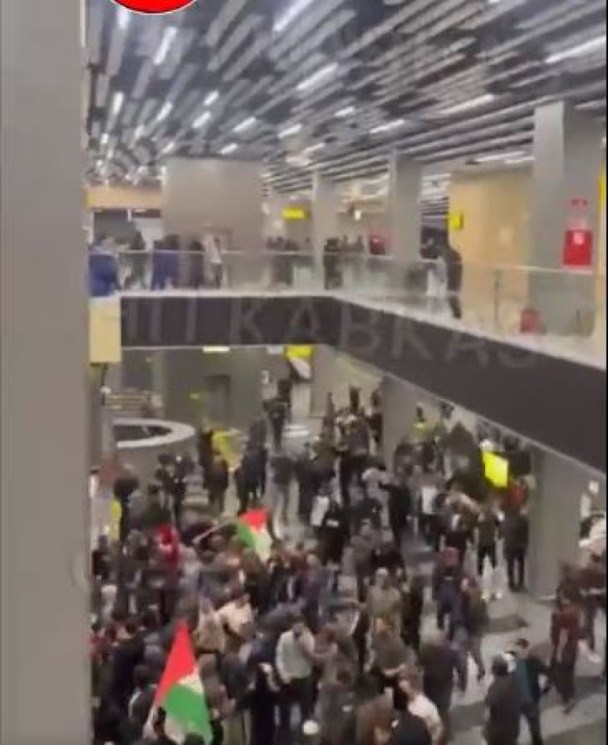 Demonstranti jure putnike koji su doletjeli iz Izraela