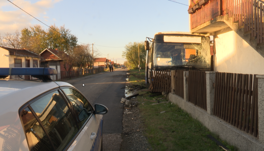 BN: Autobus udario u kuću, nema povrijeđenih