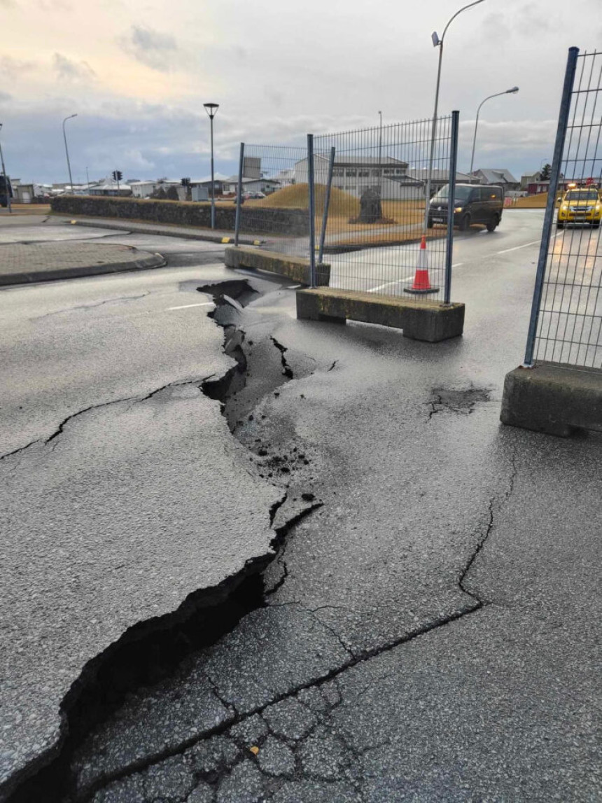 Za samo nekoliko sati 900 potresa na Islandu (FOTO)