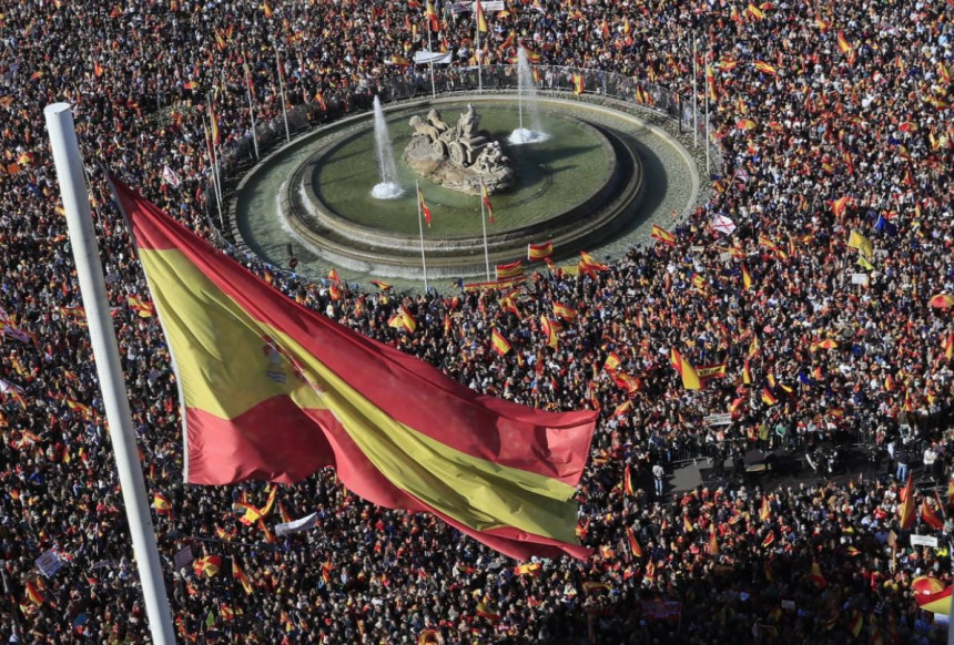 Tenzije u Španiji: Na ulice Madrida izašlo 170.000 ljudi