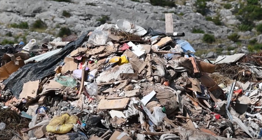Република Српска затрпана дивљим депонијама