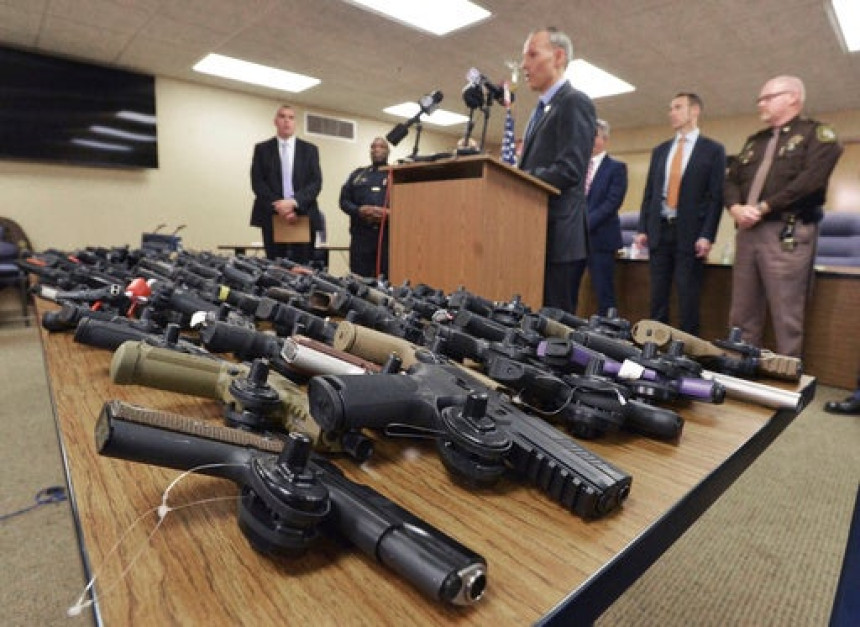 Мичиген: Пљачкаши украли више од 100 пиштоља