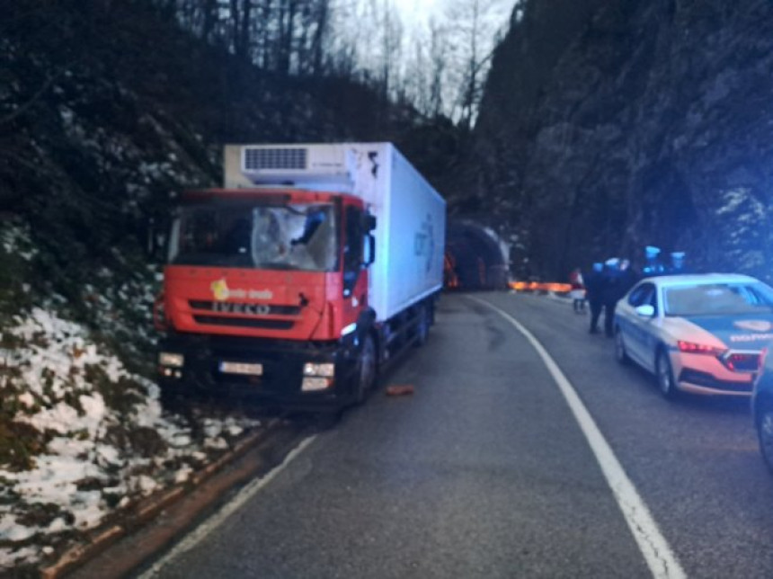 Погинуо возач из Дервенте, инспекција контролише тунел
