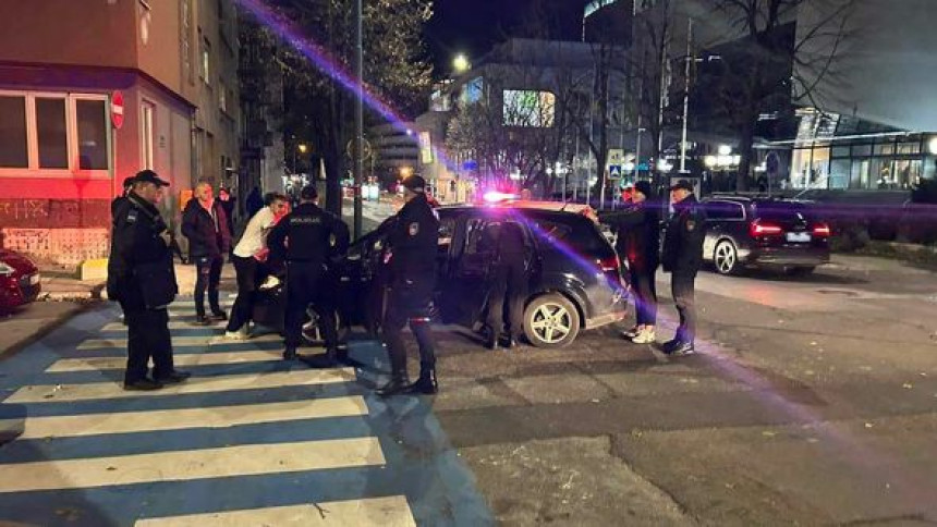 Sarajevo: Policija s dugim cijevima opkolila vozilo