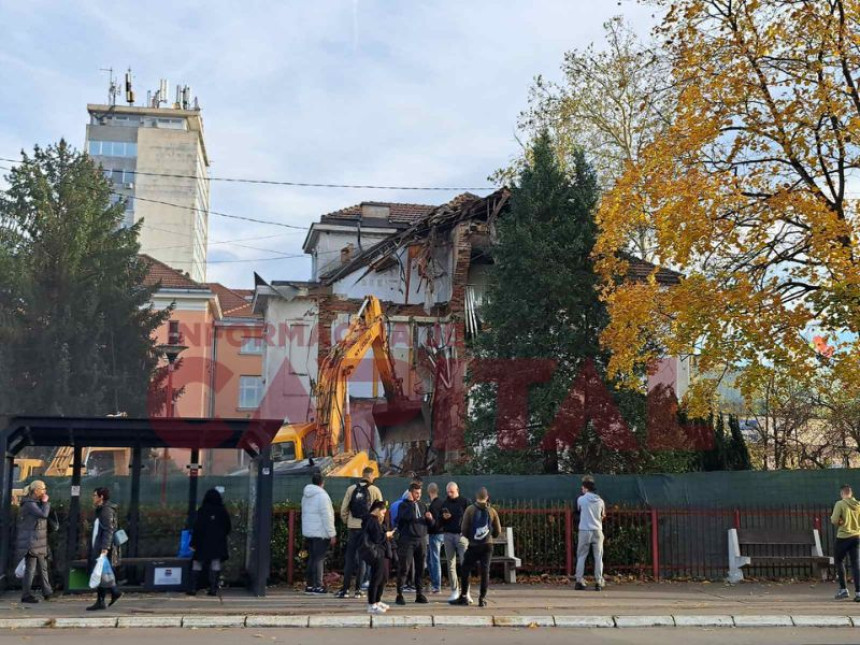 “Prointer” ruši zgradu u centru Banjaluke (FOTO)
