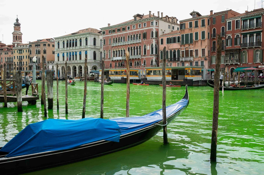 Zašto je pozelenila voda u velikom kanalu u Veneciji?