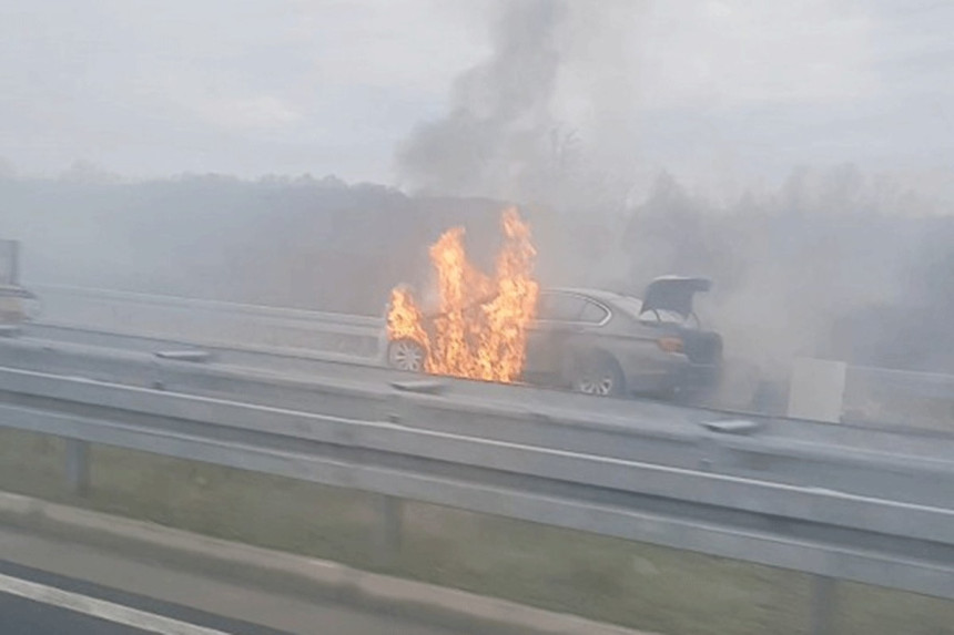 Vozilo u plamenu na auto-putu "9. januar"