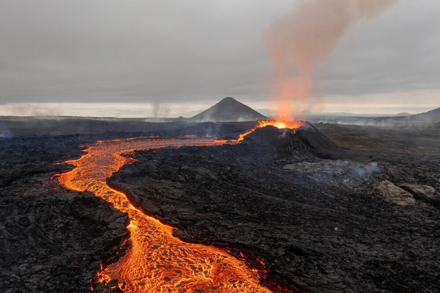 Еруптирао вулкан на Исланду, наређена евакуација (ВИДЕО)