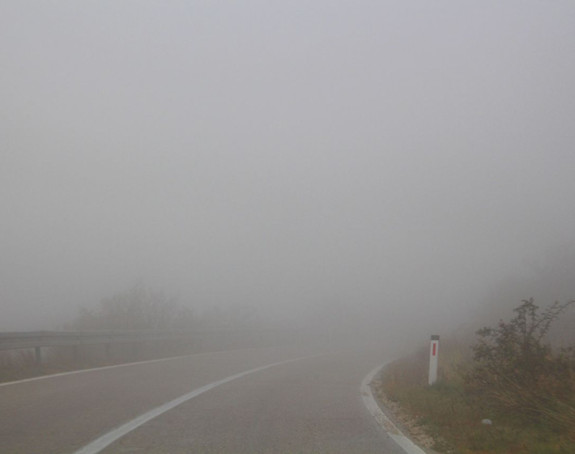 Веома густа магла смањује видљивост уз Босну, Врбас...