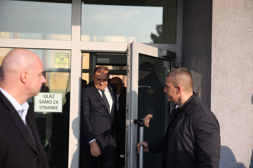 Burno u sudnici: Šta se desavalo na ročištu Dodiku (VIDEO)
