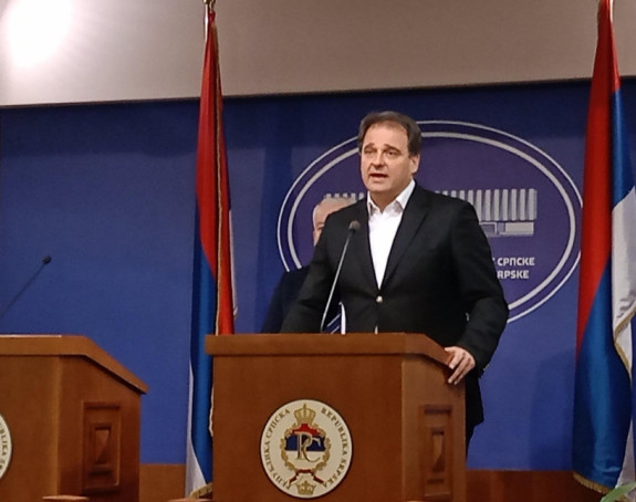 Dodik pravi predstavu za narod pričama o otcjepljenju Srpske