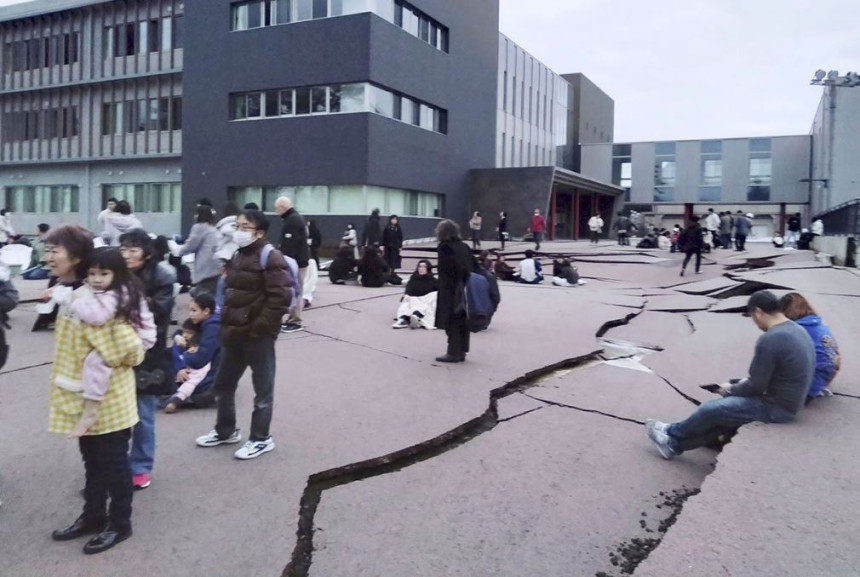 Општа катастрофа у Јапану, цунами пријети Русији