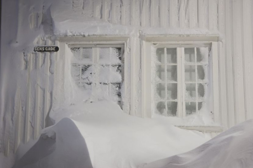 Nevjerovatni prizori iz Norveške: Snijeg zatrpao kuće