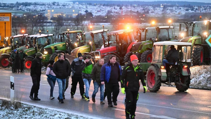 Њемачки фармери блокирали путеве (ВИДЕО)