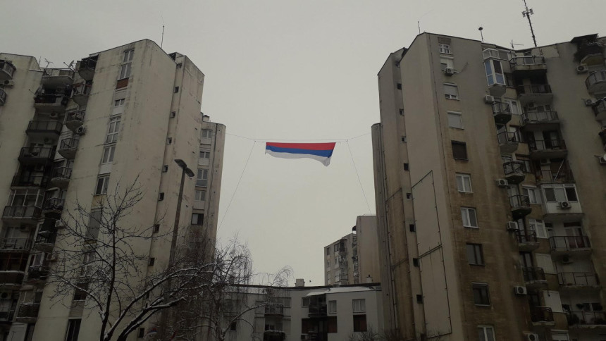 Припадници ГСС истакли заставу на висини од 28 м