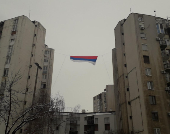 Pripadnici GSS istakli zastavu na visini od 28 m
