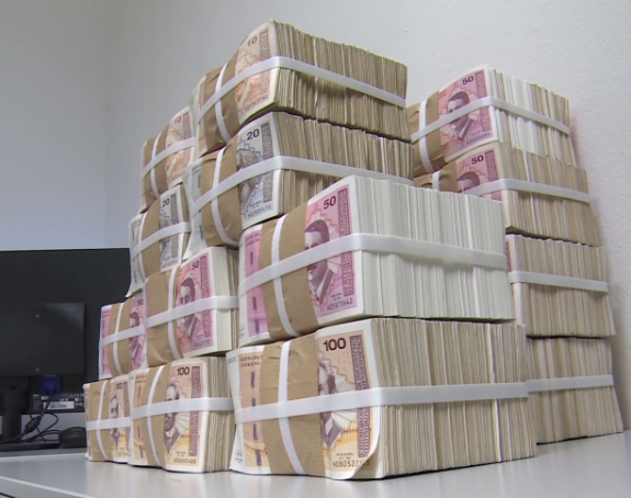 Koliko građana BiH ima kredit i koliko duguju bankama?