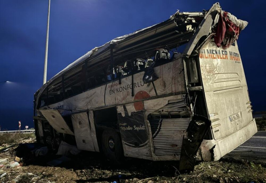 Турска: Преврнуо се аутобус, погинуло девет особа