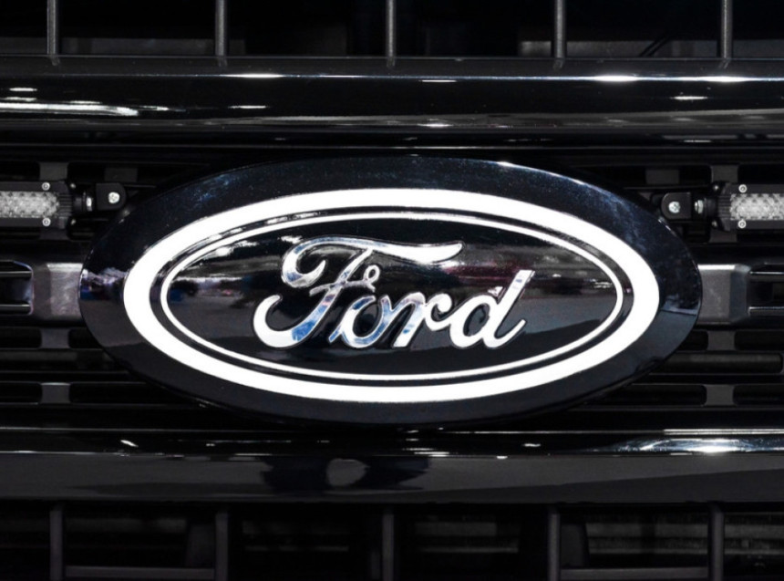 Ford povlači gotovo dva miliona vozila zbog rizika