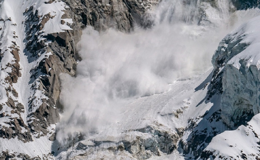Lavina odnijela skijaše na planini u Tirolu