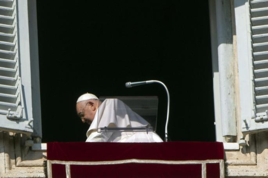 Nosio nož pred obraćanje pape u Vatikanu