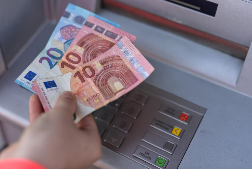 Šteta od lažnih evra lani bila oko 5 miliona evra