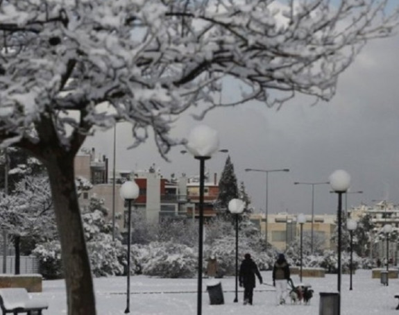 Снијег и хладноћа у Грчкој: Затворени путеви око Атине