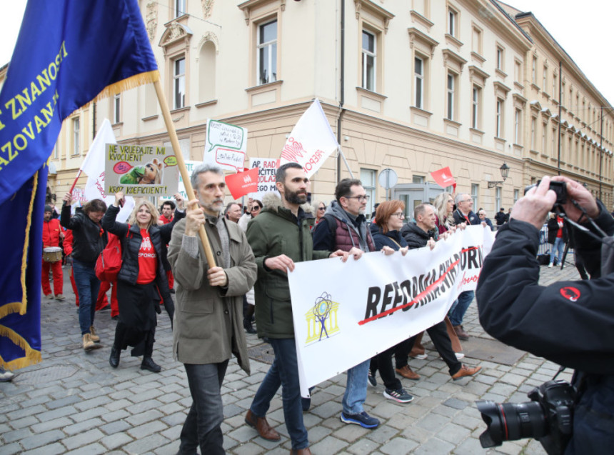 У Загребу протест великог броја наставника