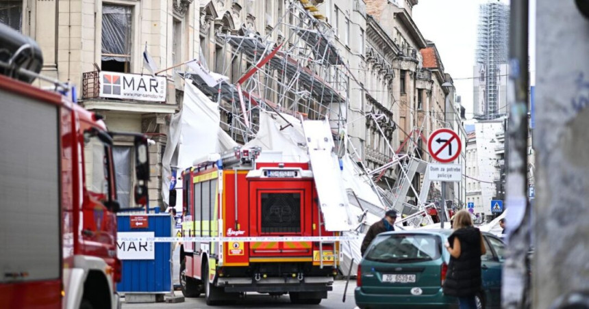 Срушила се огромна скела у центру Загреба (ВИДЕО)