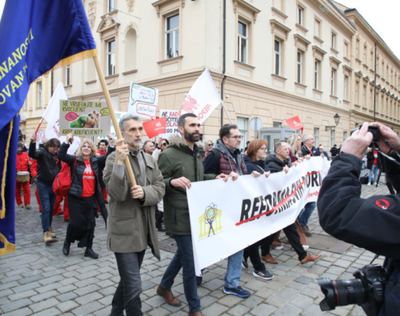 У Загребу протест великог броја наставника