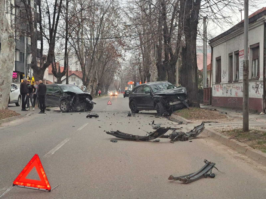Бијељина: Судар два возила, блокиран саобраћај
