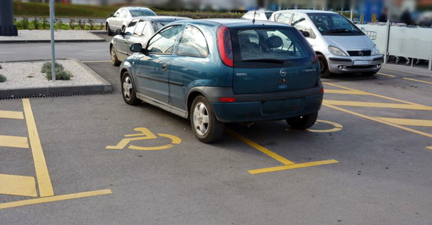 Koliko vozača je kažnjeno zbog parkiranja?