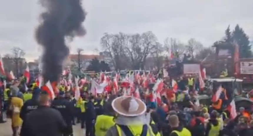 Haos u Poljskoj: Demonstranti gađali jajima zgradu EU