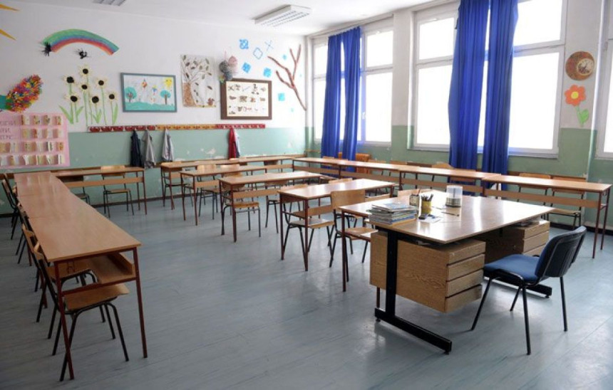 Štrajk prosvjetnih radnika u skoro 160 škola u C. Gori
