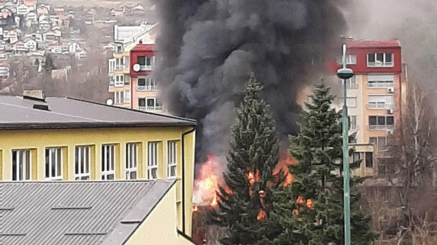 Локализован пожар у насељу Ченгић Вила у Сарајеву